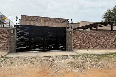 Image de Fully furnished 3-bedroom apartment in an Estate at Sakumono with all you nee