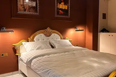 Image de TheManorNM - Luxurious baroque apartment with terrace 1min from the White Tower