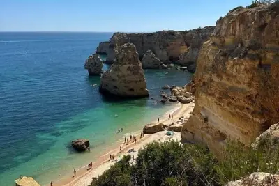 Image de Stylish Garden Villa • Hot Tub • Fireplace • Wi-Fi