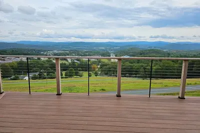 Image de 180-degree panoramic views of Vermont's mountains from the Living room, Hot Tub