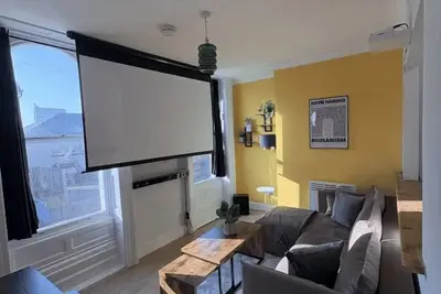 Image de Appartement-Prestige-Salle de bain privée-Vue sur Rue-Apartment with Home Cinem