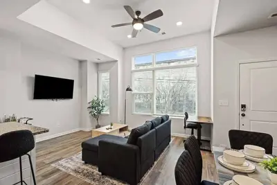 Image de Luxe 3br Townhouse in Uptown Charlotte!