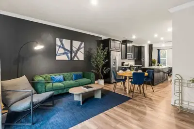 Image de Luxe 4br King Townhouse w/ Rooftop in Uptown Clt!