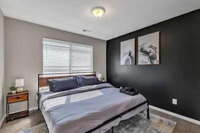 Image de Charming King 2br Suite in Research Triangle Park!