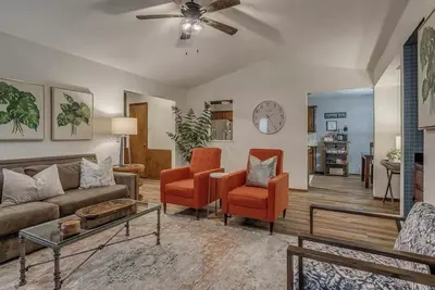 Image de 3 miles from Ou 3 bedroom 2 bath