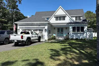 Image de Capecod South Mashpee 3 bedroom modern farmhouse available to rent summer 2026.