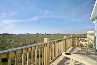Image de Fish Fantasea-Short Walk To Beach-Ocean Sunrise, Bay Sunset View Family Retreat