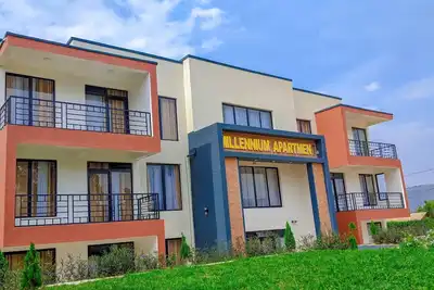 Image de Spacious 3-Bedroom Apartment with Private Balcony & Garden View–Near City Centre