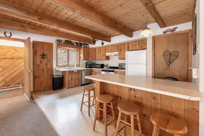 Image de The Foxy Getaway! Sleeps 10 with Ac!