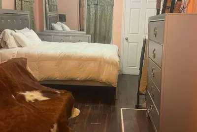 Image de 3-bedroom apartment in delightful Newark with Ac