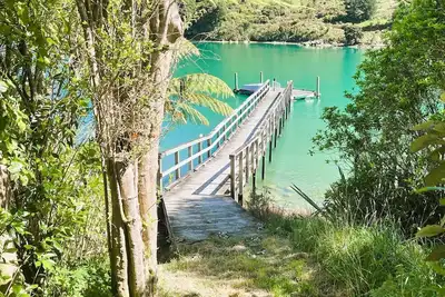 Image de Private seaside cottage with boat only access.