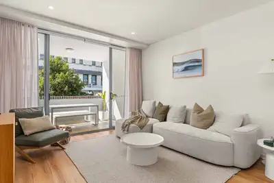 Image de 150m to Surf Beach – Book 3 nights, pay for 2!