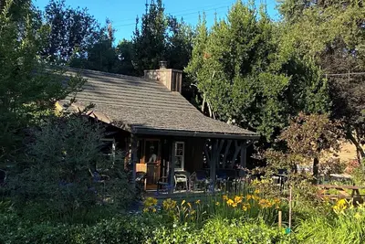 Image de Rustic Cabin + Glamping Tent at Vineyard Retreat on Grand Island in Delta