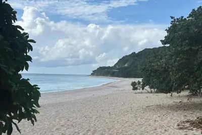 Image de 2 Bdrm Apt near River and Beach, Wifi, Mount Views