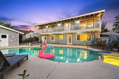 Image de Hillside Haven Retreat w/ Pool, Jacuzzi, 15 Guests