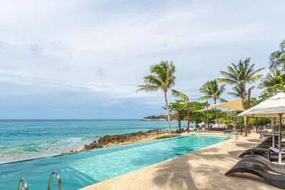 Image de 2 bedroom family suite, 2 pools, Direct access to the private beach!