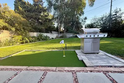 Image de Boutique style 1956-Mcm home with hot tub in Se Boise!