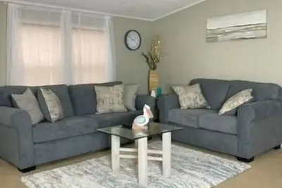 Image de Lake Escape Cottage (waterfront, jacuzzi, parking)