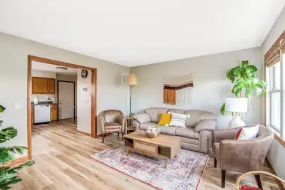 Image de Boho Bungalow- bright, 2-bed condo/outdoor space