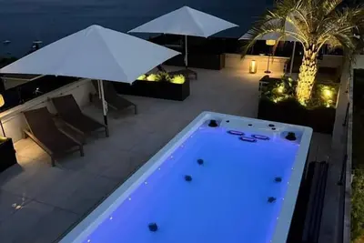 Image de Penthouse apartment with sea view and pool area