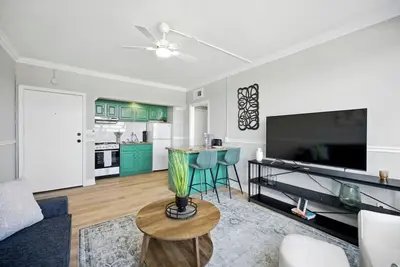 Image de Downtown 1br Cozy Condo 16th Floor Skyline view