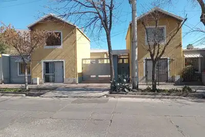 Image de 8 minutes from airport, bus terminal, park, pets and smokers allowed