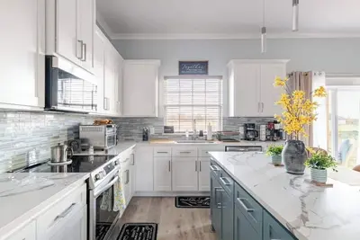 Image de Christian-Inspired 3br, 2ba Haven w/ Fire Pit & Fitness Room/ Emory