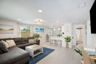 Image de Calm Sunset: Sleep 12, Renovated