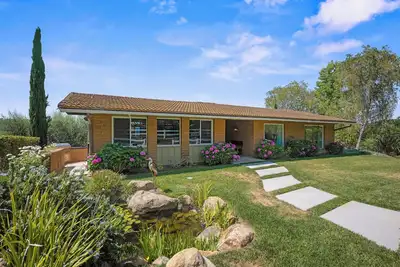 Image de Enjoy the peaceful and relaxing time at windmill winery house!