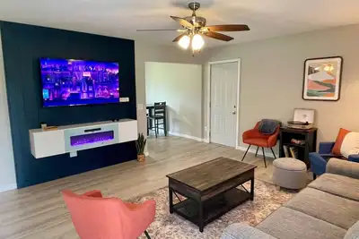 Image de Relaxing Retreat - Near Parks and Downtown Life