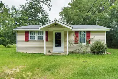 Image de 6 Mi to Museum of Aviation: Rural Kathleen Home