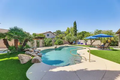 Image de Extended-Stay Oasis: Gilbert Getaway w/ Office!