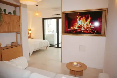 Image de Suite cosy avec jacuzzi privatif & design moderne