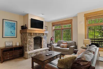 Image de Ski-In/Ski-Out Gem in River Run Village With Pool & Hot Tub!
