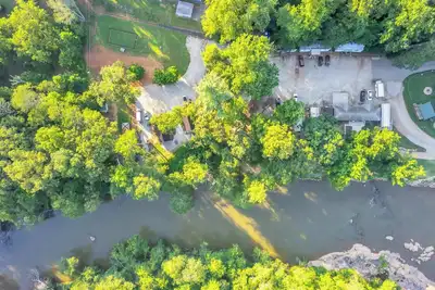 Image de Cute Cabin on the River, 6 Min to Dt, Sleeps 4