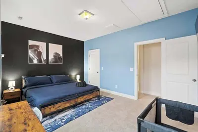 Image de 4br Townhouse | King Bed | 2441 sq ft | Uptown Clt
