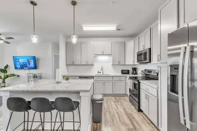 Image de Luxe King 3br Suite to Downtown Durham!