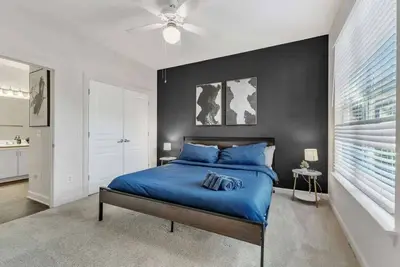 Upscale King 1br Suite to Downtown Raleigh!
