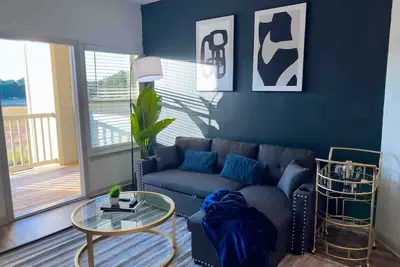 Image de Upscale King 3 Bed Suite  to Uptown Charlotte!