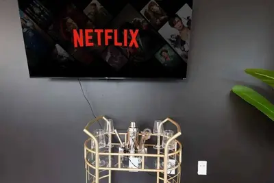 Image de Luxe King 3br Suite in Waverly Charlotte