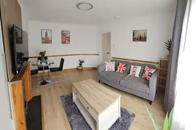 Image de Spacious 4 Bed Home Free parking and Private Garden - EcuaStay