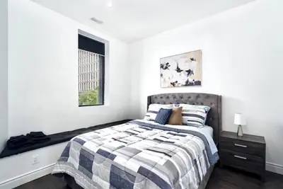 Image de Roof Top 2-Bedroom PentHouse with Roof Top Patio with Bbq