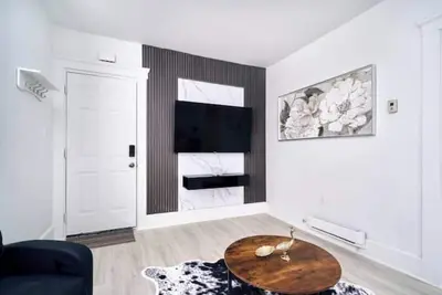 Image de Newly renovated 3 bedroom unit close to Caesar's and Downtown