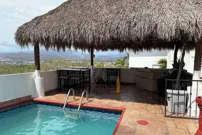 Image de Unwind at this peaceful oasis. 3 minute drive to the beach