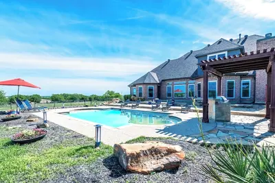 Image de Charming farmhouse in Countryside with Pool & great views for 16 guests