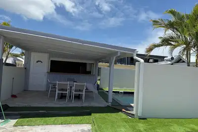 Image de Ti cocon en bois F3 piscine privée proche du centre ville et plage 🏖️