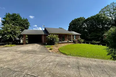 Image de Lovely 2-bedroom cottage if you enjoy relaxing after a full day of fun.