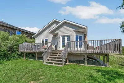 Image de Spacious four-season waterfront, 3-bedroom. Relax, ice fishing, snowmobiling