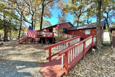 Image de Cozy Cabin @ Sandy Lake - near ramp\nHot tub w/shower, Boat/Sbs/jet skies parking