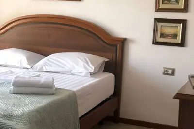 Image de Welcoming 2-bedroom apartment with Ac in vibrant Tiranë